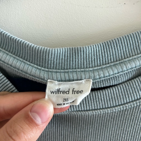 Aritzia Ribbed Top - Picture 2 of 2